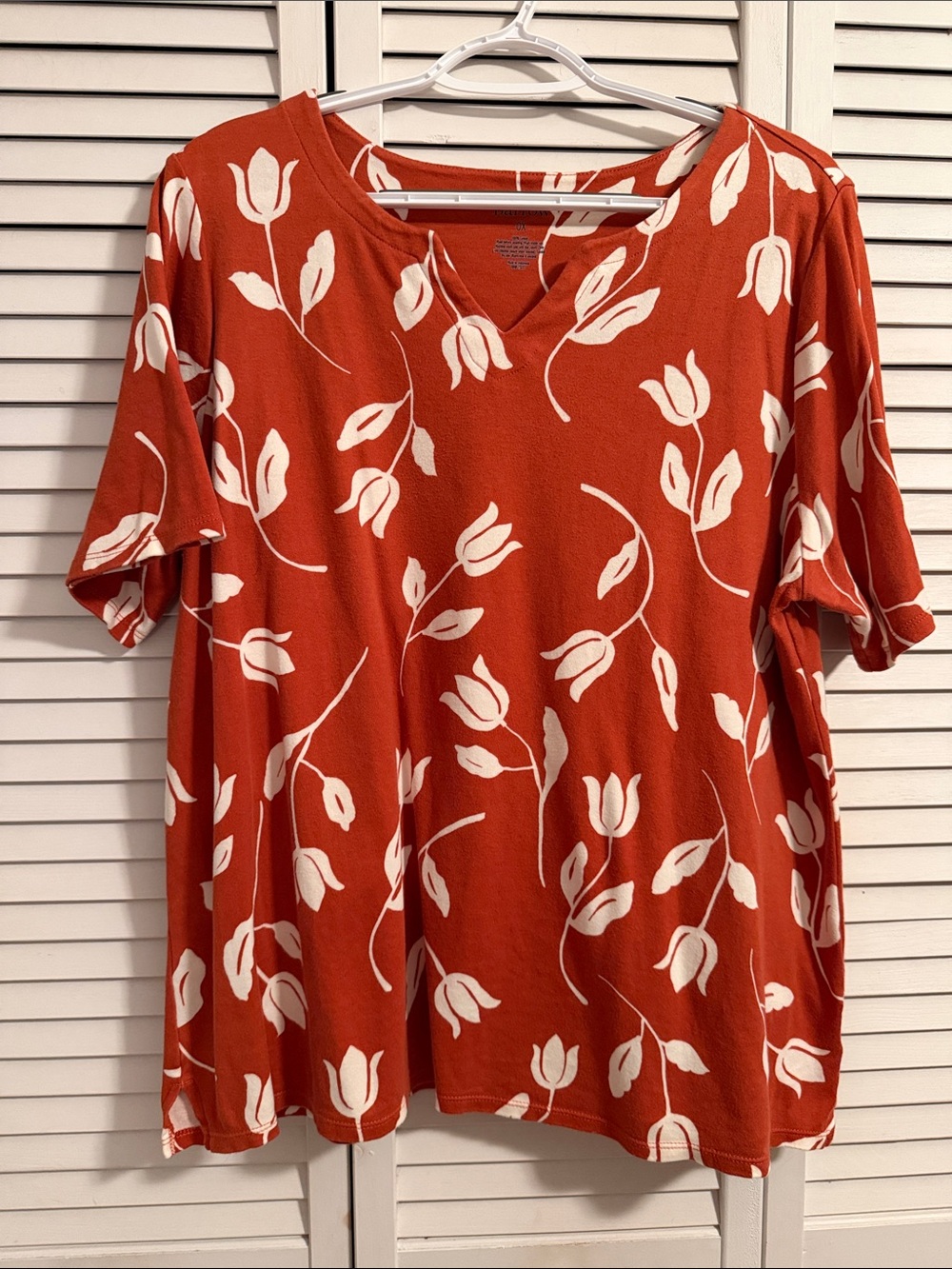 croft & barrow Rust Floral V-Neck Short Sleeve Top